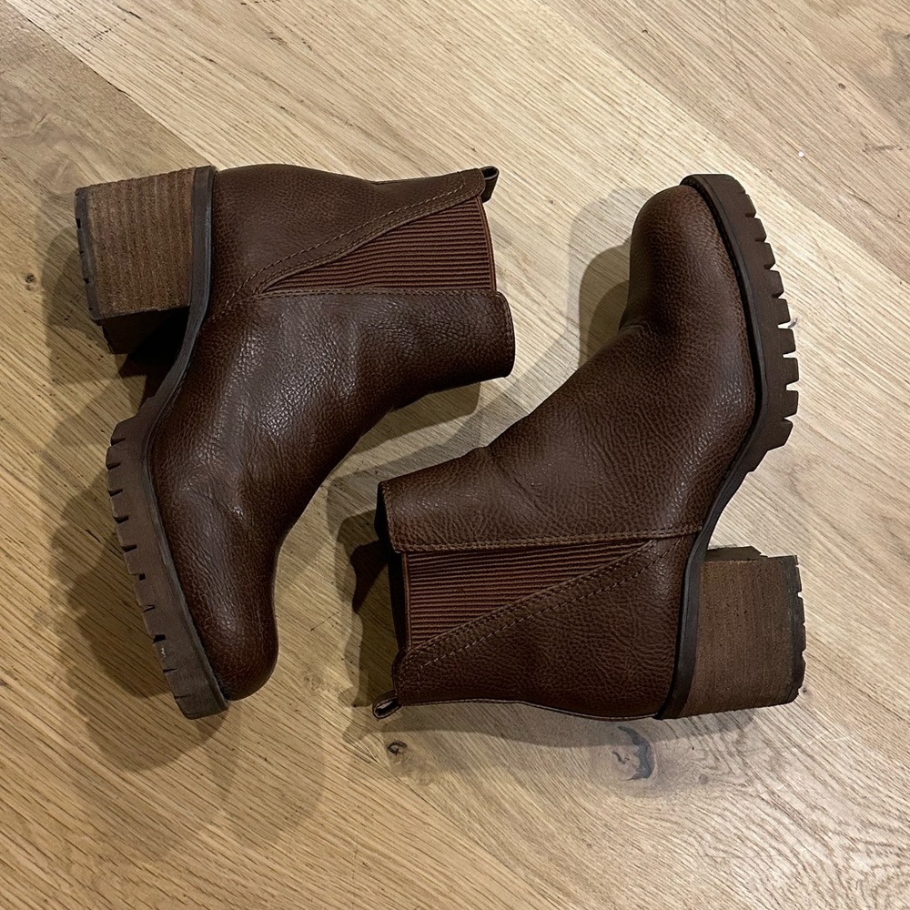 BKE brown ankle boots
